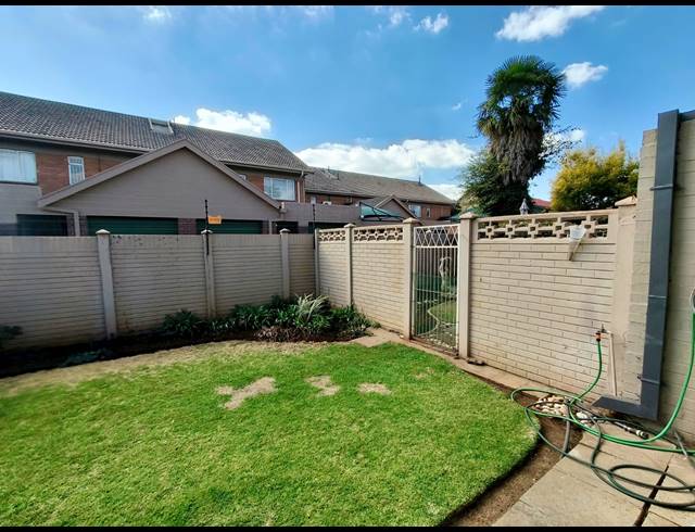 2 BEDROOM APARTMENT TO LET IN THREE RIVERS PROPER